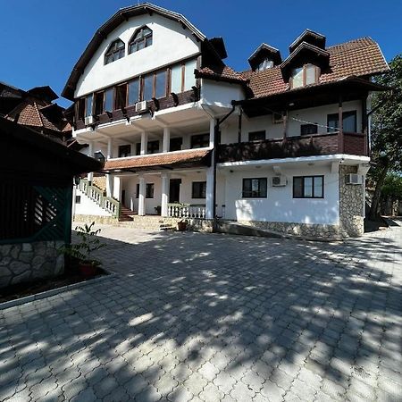 La Conac Otel Nufaru Dış mekan fotoğraf