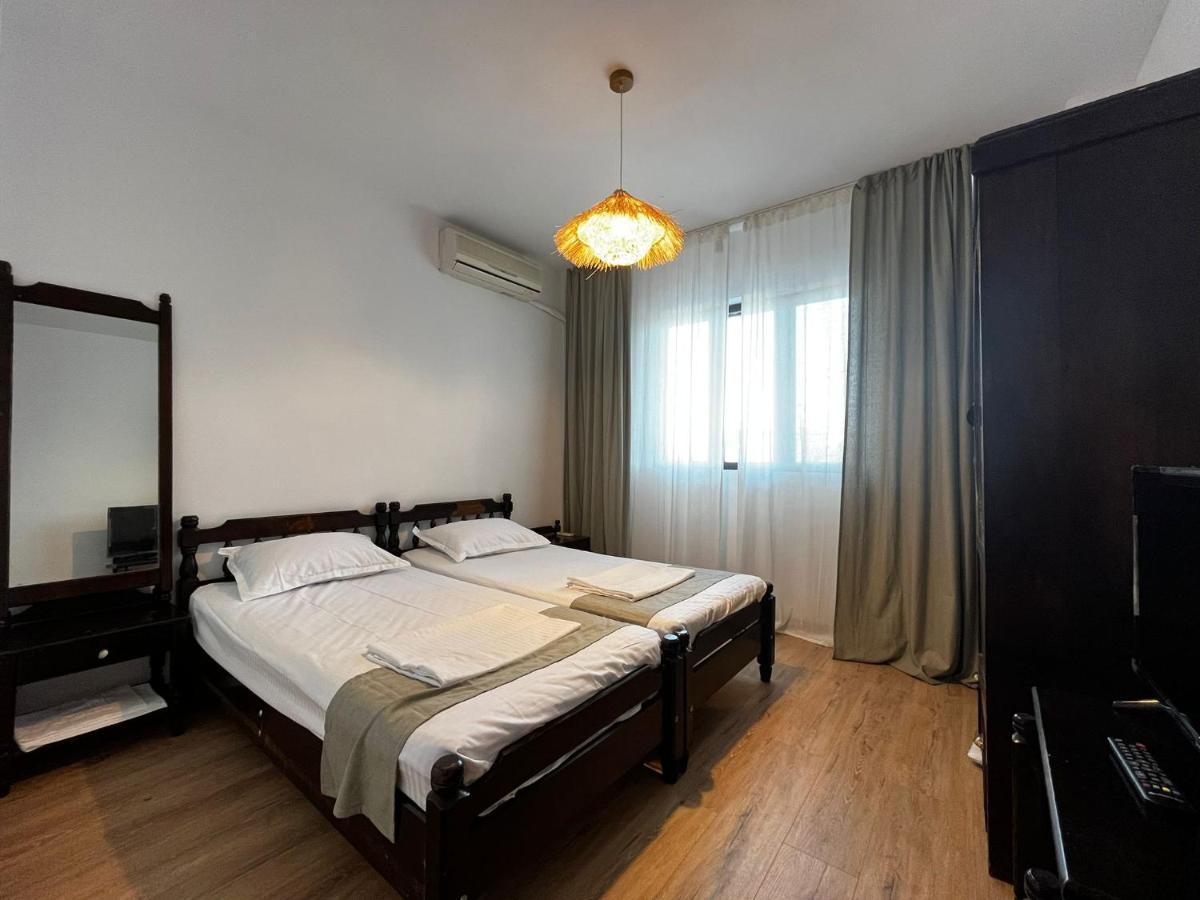 La Conac Otel Nufaru Dış mekan fotoğraf