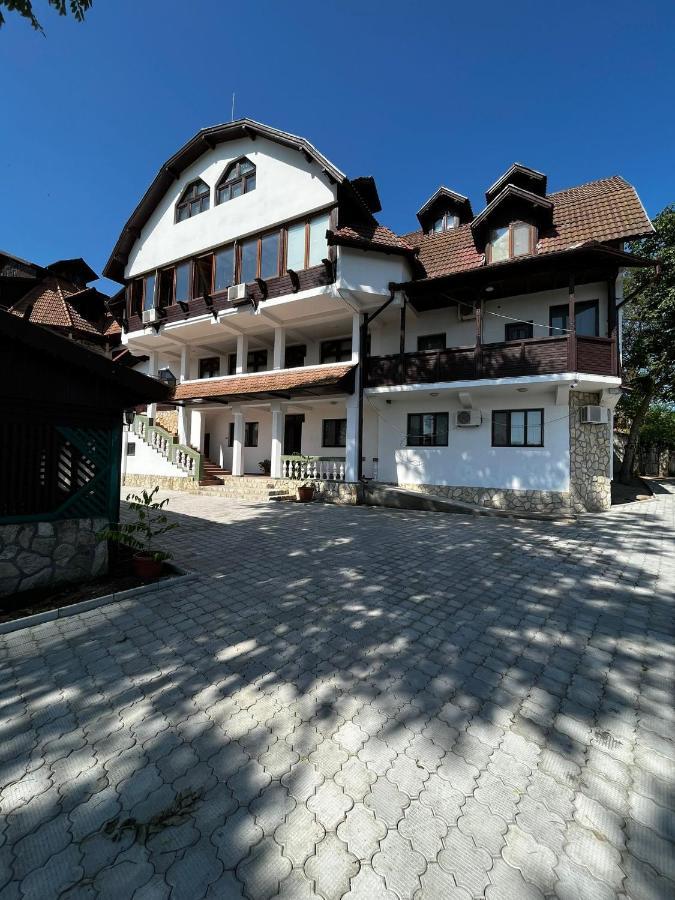 La Conac Otel Nufaru Dış mekan fotoğraf